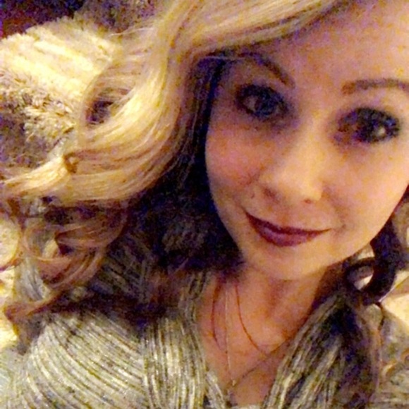 Meet your Posher, Alix - Picture 1 of 1